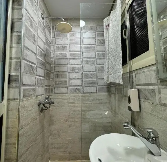 اتاق استاندارد با تخت بزرگ, Pyramids Gardens Hotel   فندق حدائق الاهرام