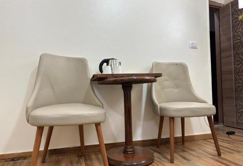 اتاق استاندارد با تخت بزرگ, Pyramids Gardens Hotel   فندق حدائق الاهرام