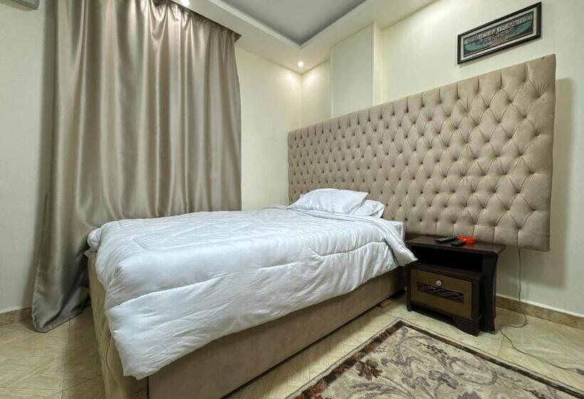 اتاق لوکس با تخت بزرگ, Pyramids Gardens Hotel   فندق حدائق الاهرام