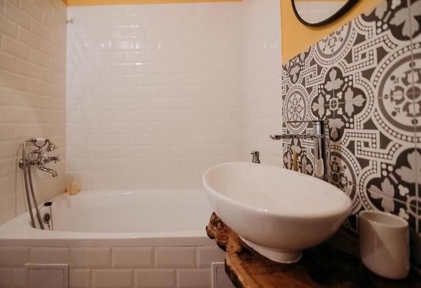 غرفة ديلوكس, Casa De Sub Munte