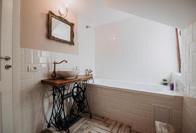 غرفة ديلوكس, Casa De Sub Munte