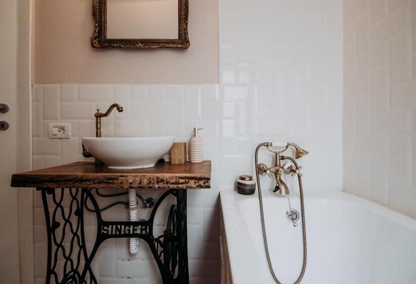 غرفة ديلوكس, Casa De Sub Munte