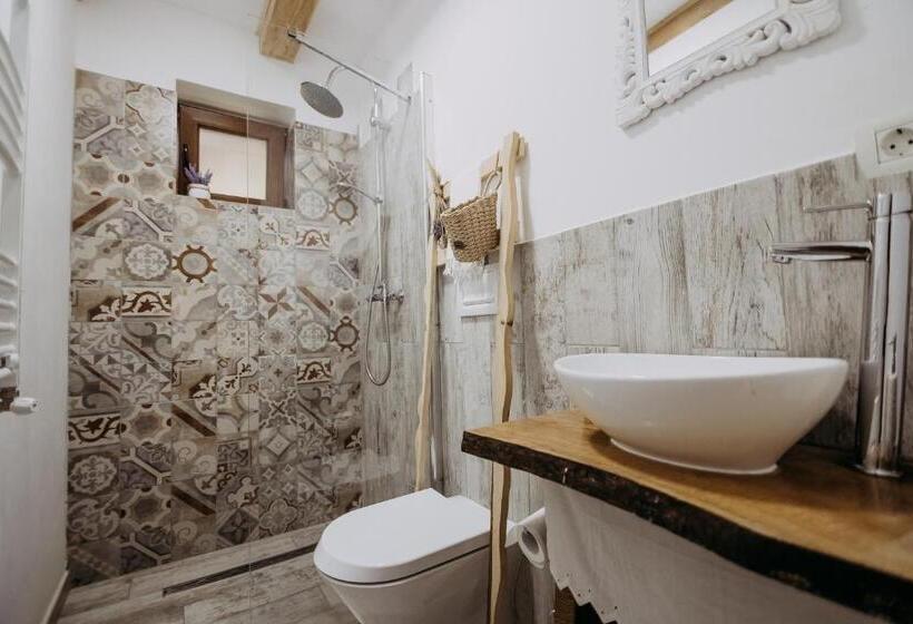 غرفة قياسية, Casa De Sub Munte