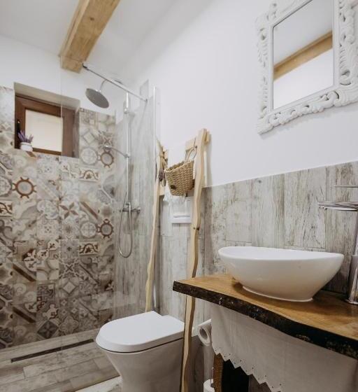 غرفة قياسية, Casa De Sub Munte