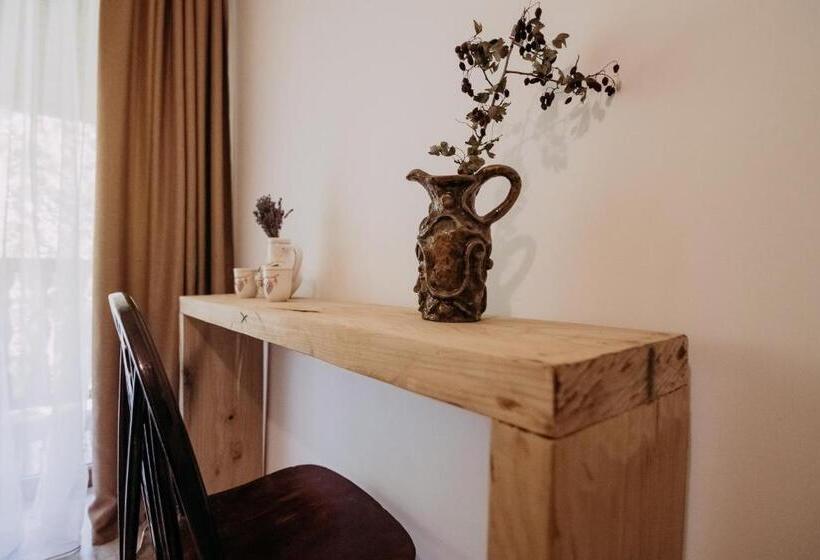 غرفة قياسية, Casa De Sub Munte