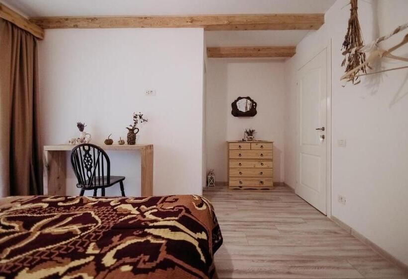 غرفة قياسية, Casa De Sub Munte