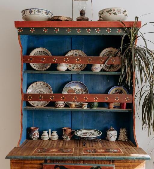 ‫فيلا غرفة نوم واحدة, Casa De Sub Munte