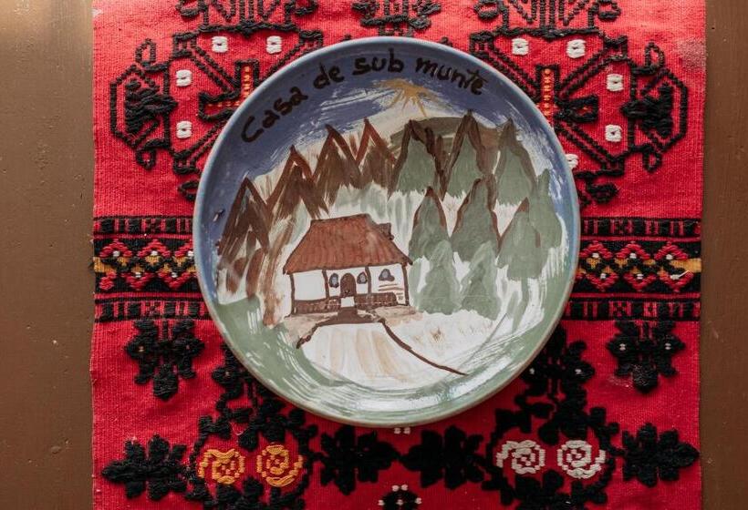 ‫فيلا غرفة نوم واحدة, Casa De Sub Munte