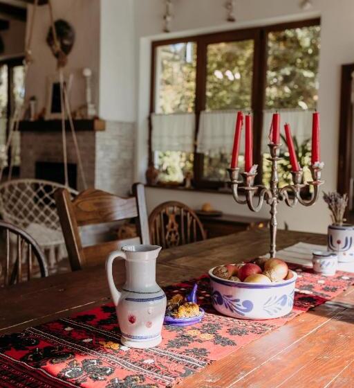 ‫فيلا غرفة نوم واحدة, Casa De Sub Munte