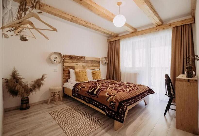 غرفة قياسية, Casa De Sub Munte