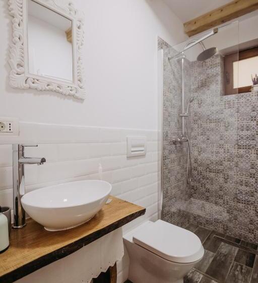 غرفة قياسية, Casa De Sub Munte