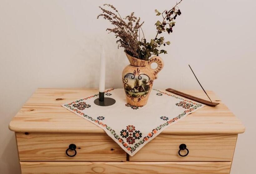 غرفة قياسية, Casa De Sub Munte