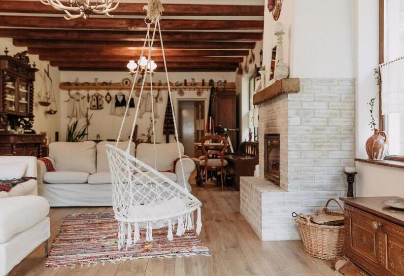 Вилла 1 Спальня, Casa De Sub Munte
