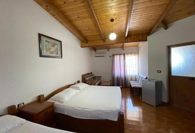 带阳台的三人标准间, Kompleksi Jakaj