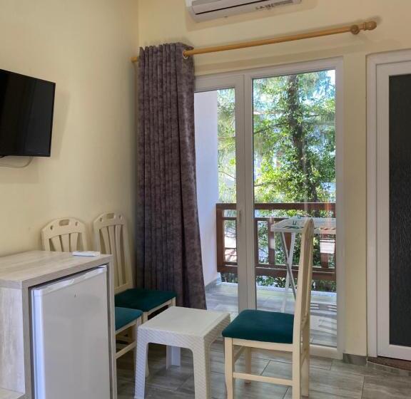 带阳台的三人标准间, Kompleksi Jakaj