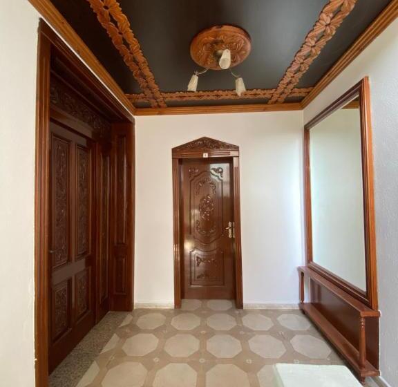 家庭间, Kompleksi Jakaj