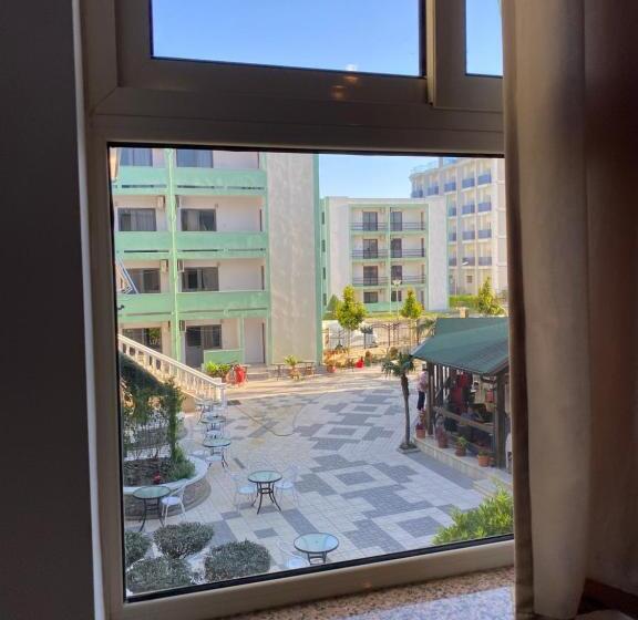 家庭间, Kompleksi Jakaj