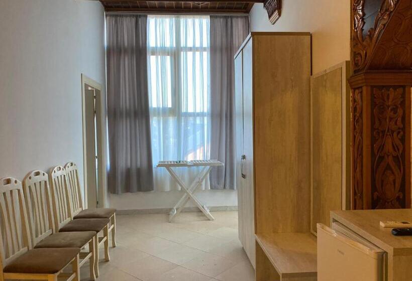 家庭间, Kompleksi Jakaj