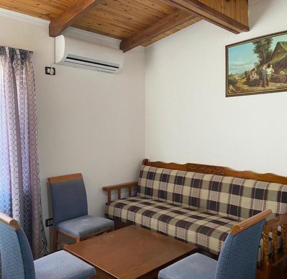 带阳台标准四人间, Kompleksi Jakaj