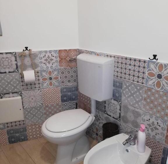 اتاق اکونومی, Ciao B&b