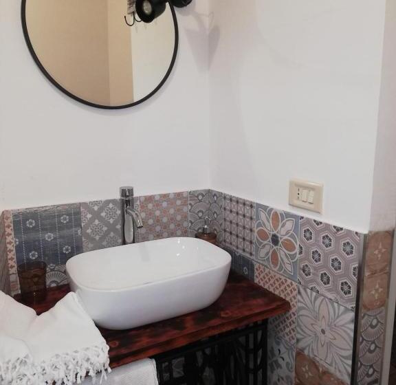 اتاق اکونومی, Ciao B&b