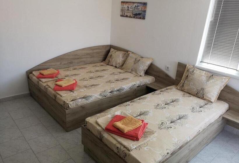 Номер Стандарт Трехместный, Guestrooms Stoyanovi