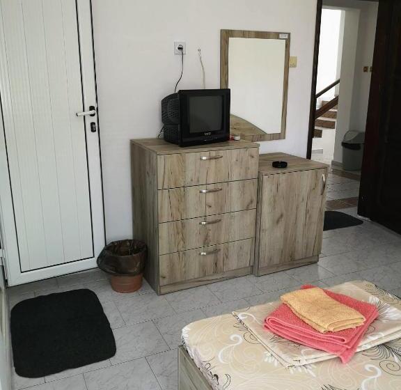 Номер Стандарт Трехместный, Guestrooms Stoyanovi