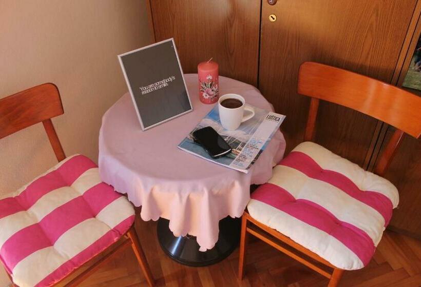 اتاق استاندارد سه تخته با بالکن, Sobe Tivat