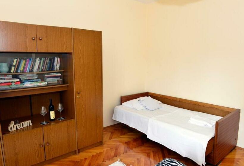 اتاق استاندارد سه تخته با بالکن, Sobe Tivat