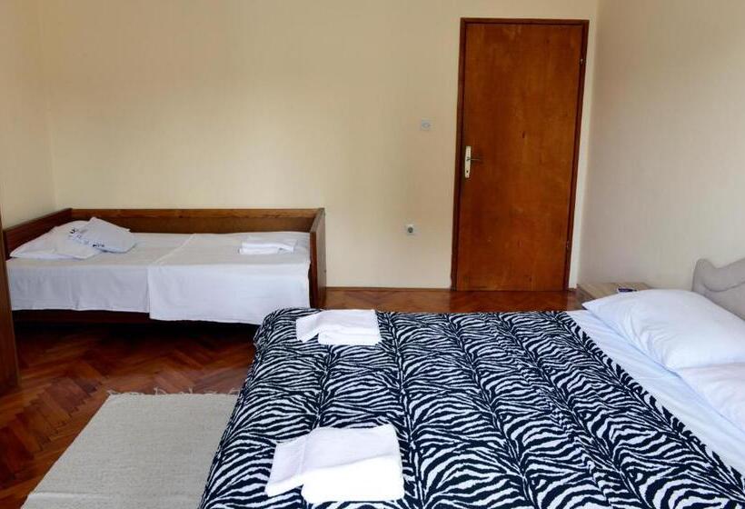اتاق استاندارد سه تخته با بالکن, Sobe Tivat