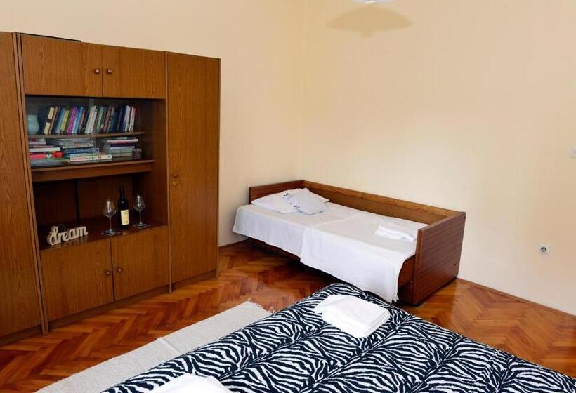 اتاق استاندارد سه تخته با بالکن, Sobe Tivat