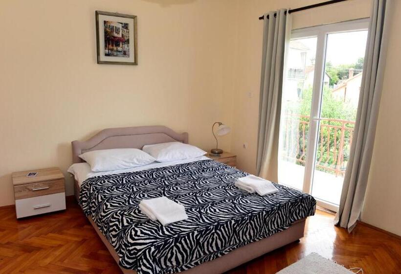 اتاق استاندارد سه تخته با بالکن, Sobe Tivat