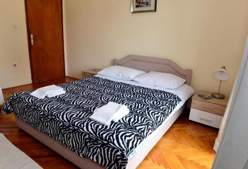 اتاق استاندارد سه تخته با بالکن, Sobe Tivat