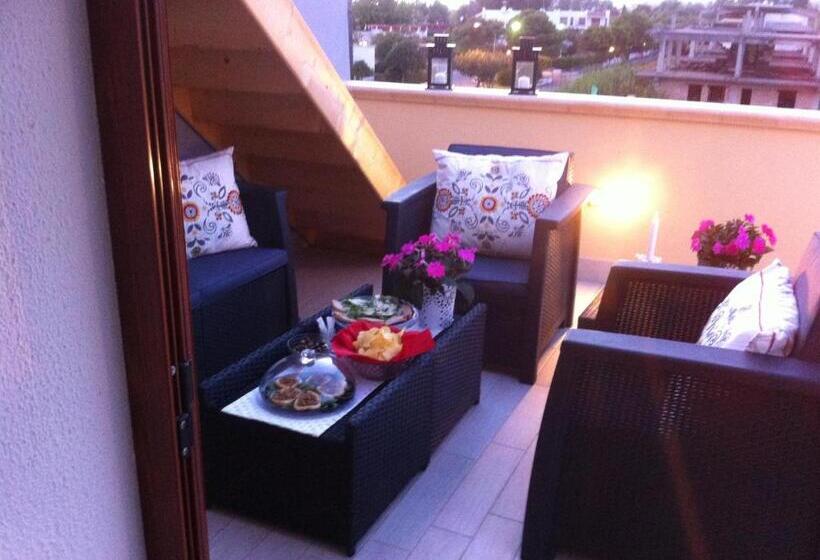 Standard room with outdoor bath, Villa Dei Cedri