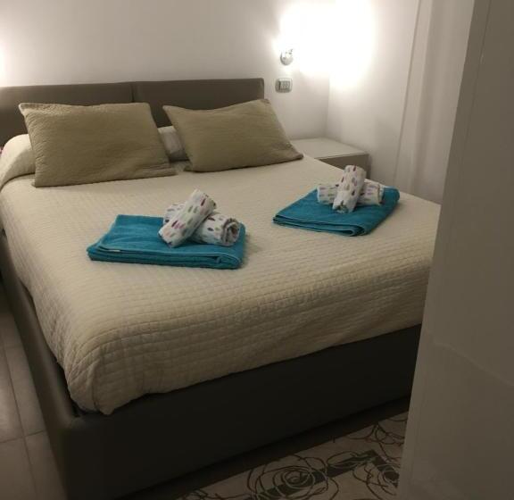 Standard room with outdoor bath, Villa Dei Cedri