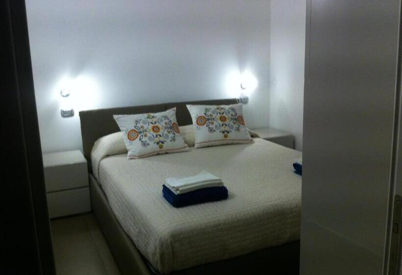 Standard room with outdoor bath, Villa Dei Cedri