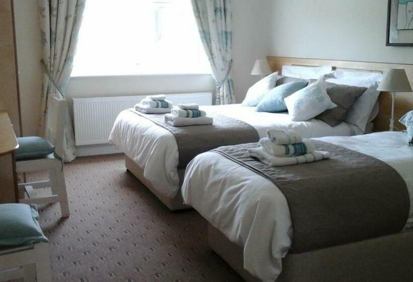 חדר סטנדרט לשלושה עם נוף לגינה, Donemark Rise B&b