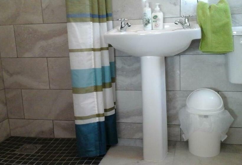 חדר סטנדרט לשלושה עם נוף לגינה, Donemark Rise B&b