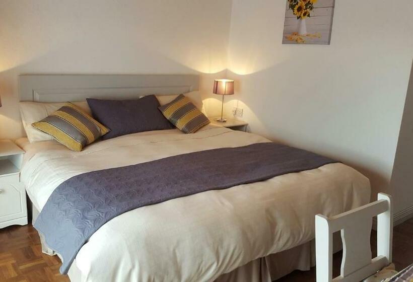 חדר קומפורט לשלושה, Donemark Rise B&b