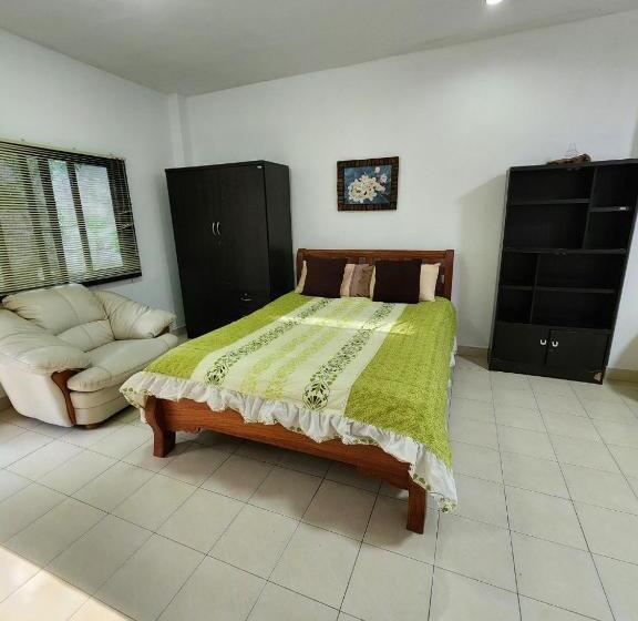 스탠다드 스튜디오, Happy Valley Pattaya