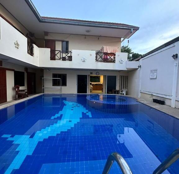 스탠다드 스튜디오, Happy Valley Pattaya