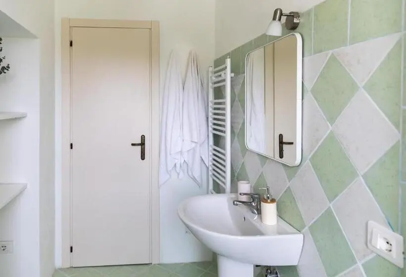 バルコニー付きスタンダードルーム, Casale De Filippo