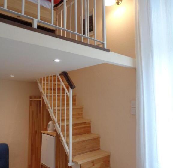 غرفة قياسية, Loft House Budapest