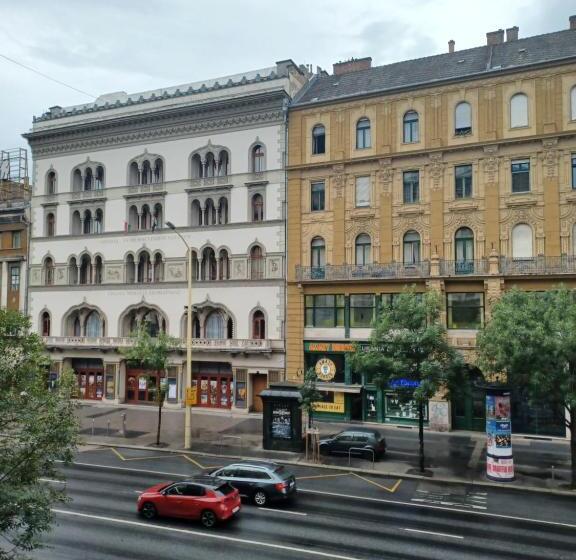 غرفة قياسية, Loft House Budapest