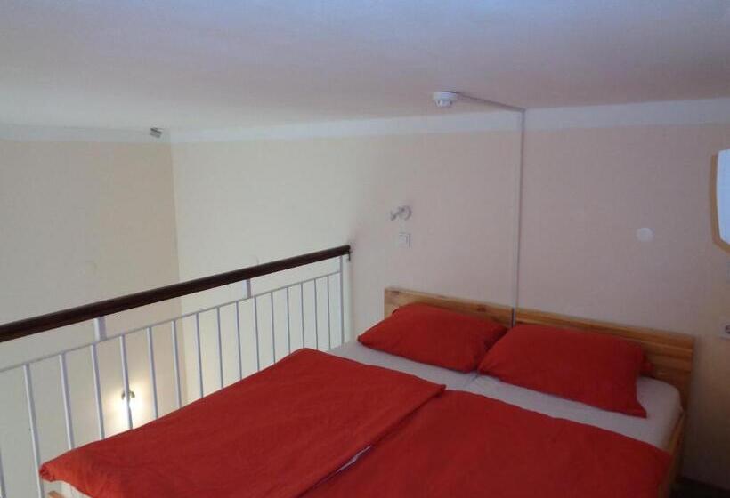 غرفة قياسية, Loft House Budapest