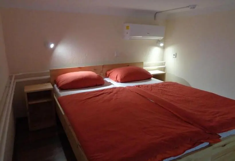 اتاق اکونومی, Loft House Budapest