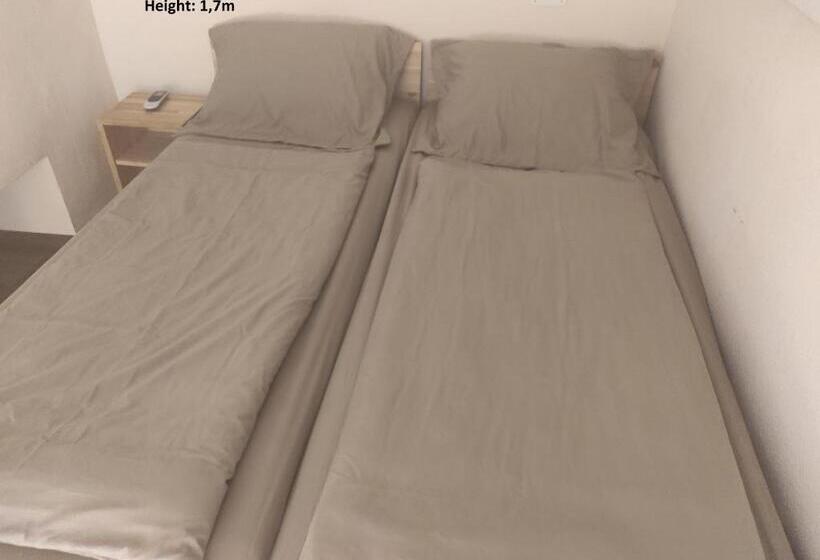 غرفة إقتصادية, Loft House Budapest