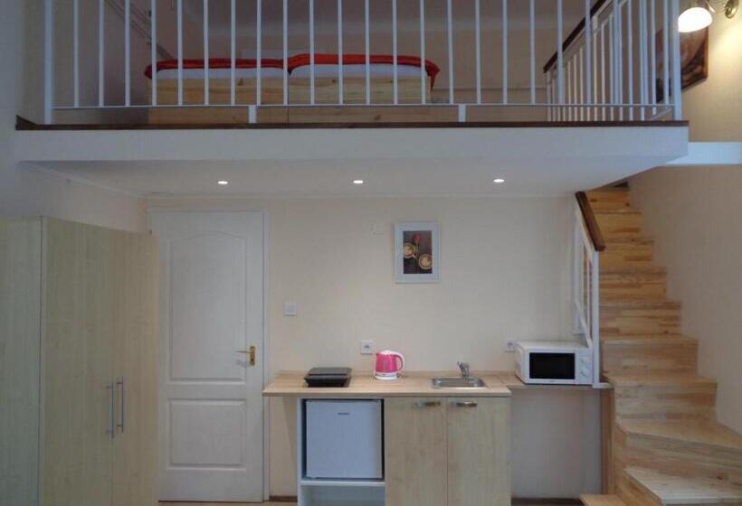 带城市景观的标准间, Loft House Budapest