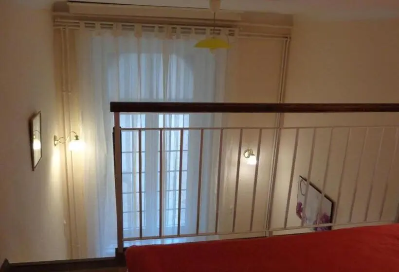 اتاق استاندارد با چشم‌انداز باغ, Loft House Budapest