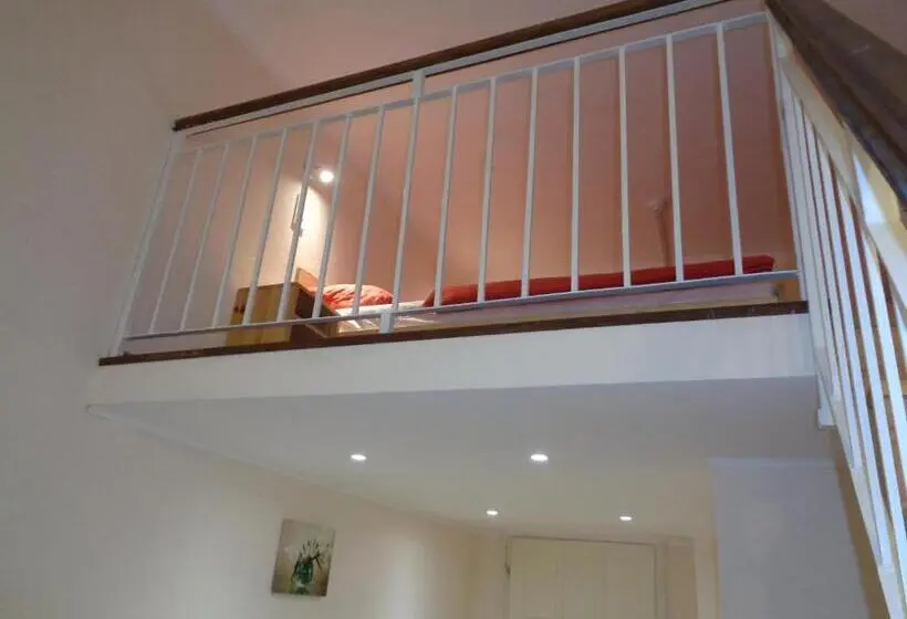 اتاق استاندارد با چشم‌انداز باغ, Loft House Budapest